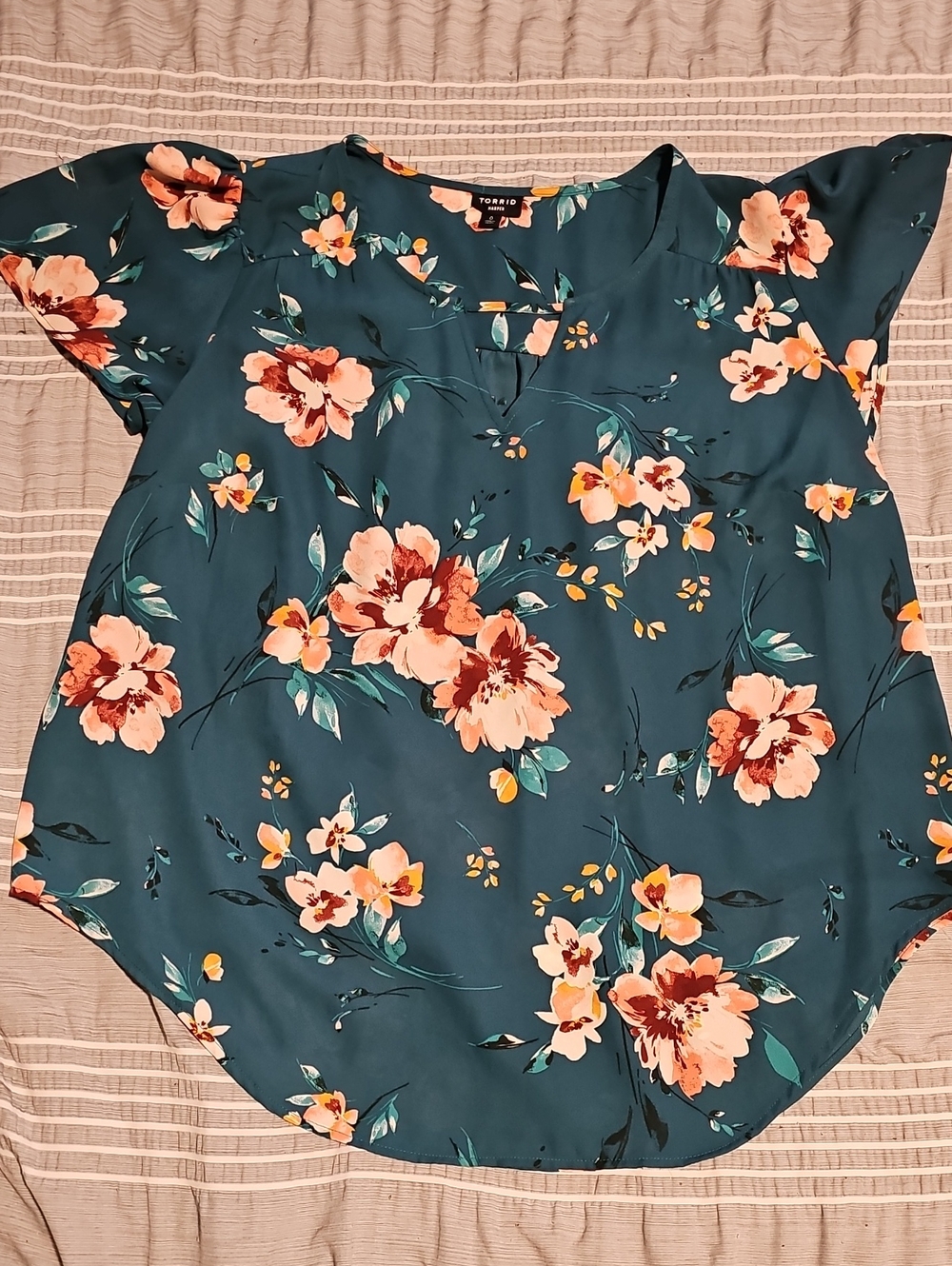 torrid Teal Floral Keyhole Flutter Sleeve Blouse